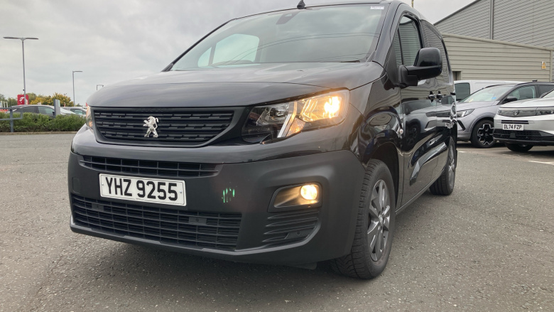 Peugeot Partner Standard Diesel 1000 1.5 BlueHDi 100 Asphalt Van